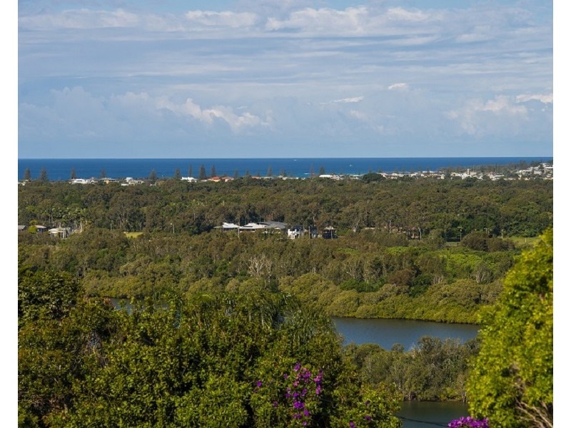 6 Blue Haze Crescent, Banora Point NSW 2486