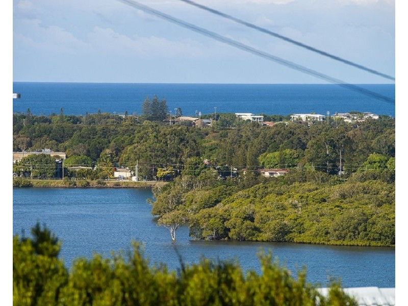 6 Blue Haze Crescent, Banora Point NSW 2486