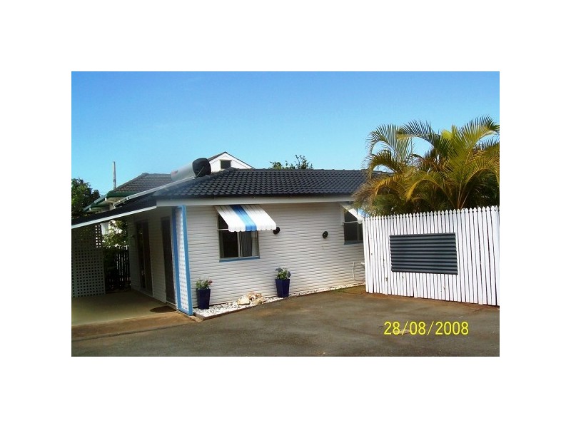 2/220 Prince Edward Parade, Scarborough QLD 4020