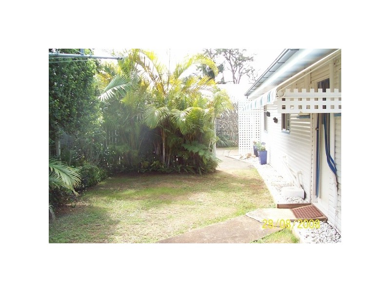 2/220 Prince Edward Parade, Scarborough QLD 4020