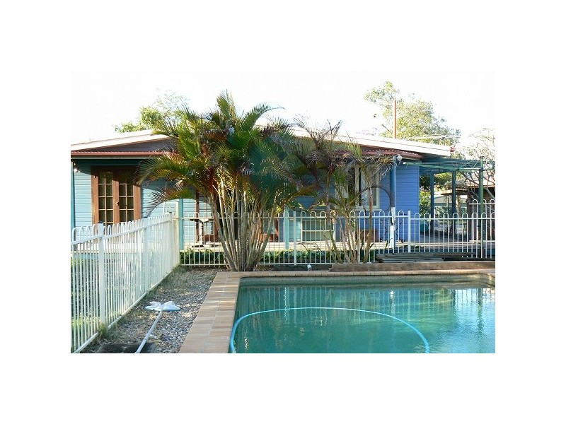 10 Armstrong Street, Clontarf QLD 4019