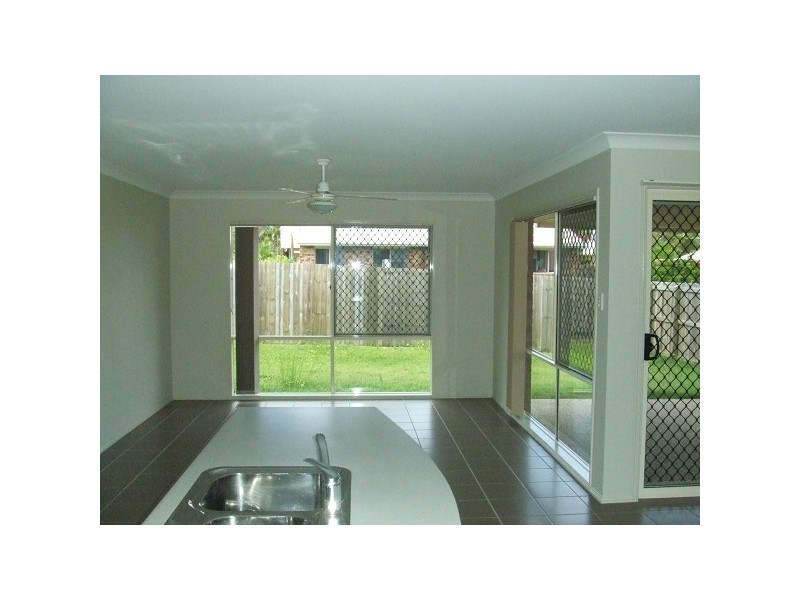 6 Parrey Court, Rothwell QLD 4022