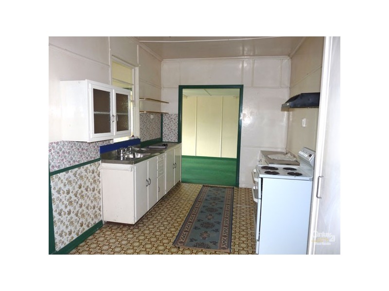 10 Warde Street, Scarborough QLD 4020