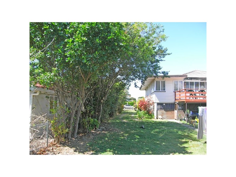 10 Warde Street, Scarborough QLD 4020