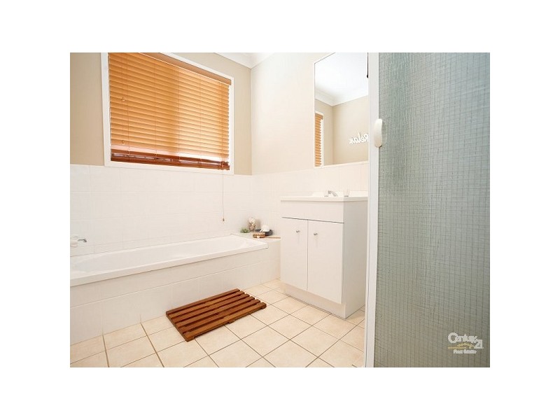 18 Boronia Outlook, Narangba QLD 4504