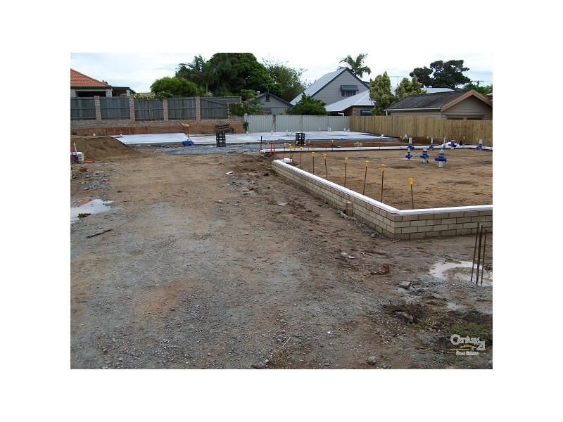 1/3 Landsborough Avenue, Scarborough QLD 4020