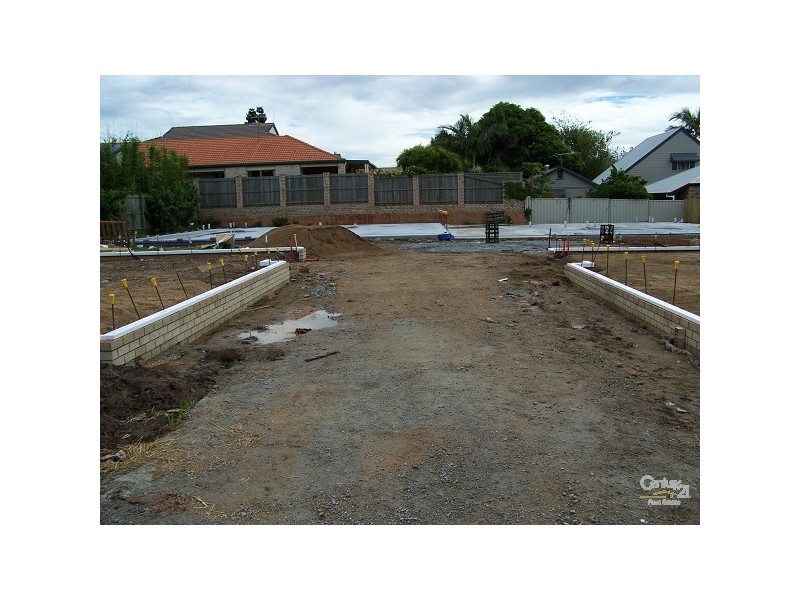 1/3 Landsborough Avenue, Scarborough QLD 4020