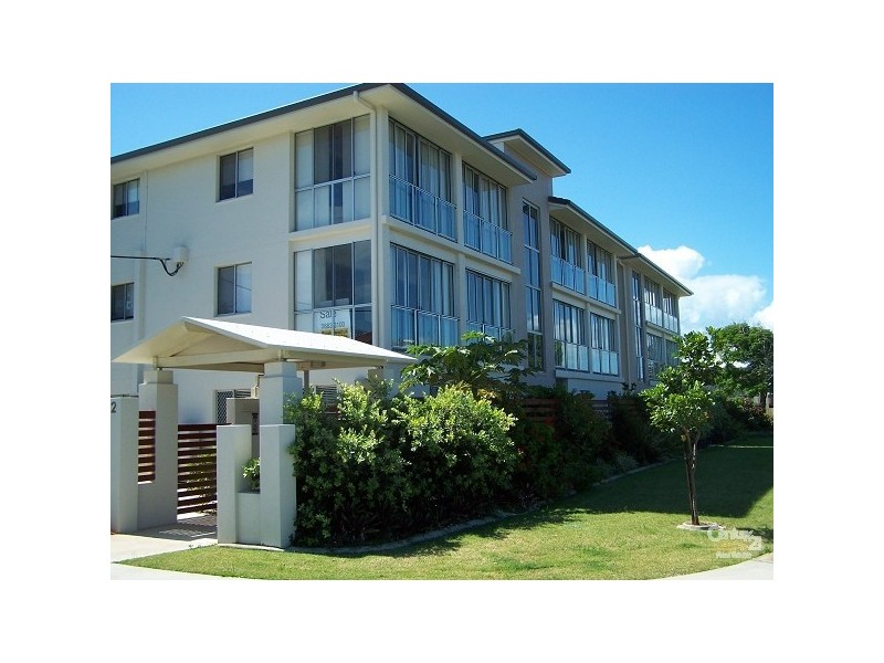 1/2 Queen Street, Scarborough QLD 4020