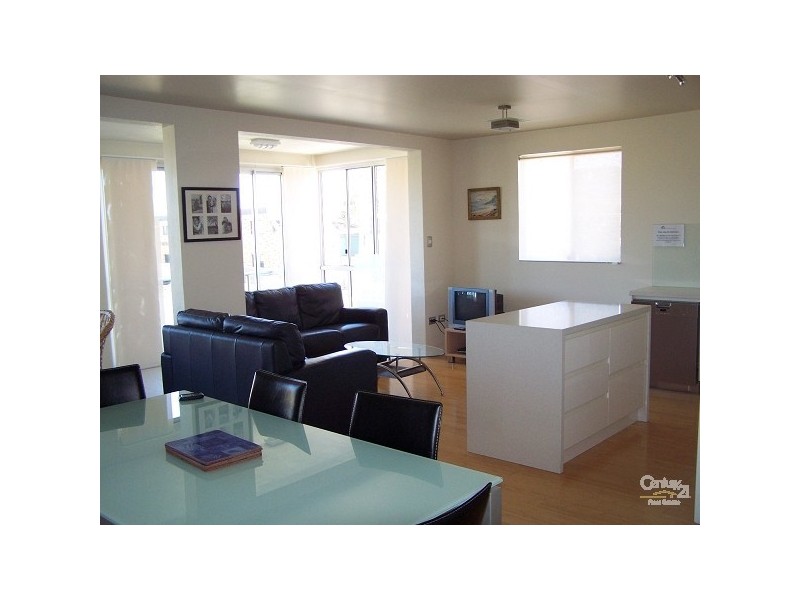 1/2 Queen Street, Scarborough QLD 4020