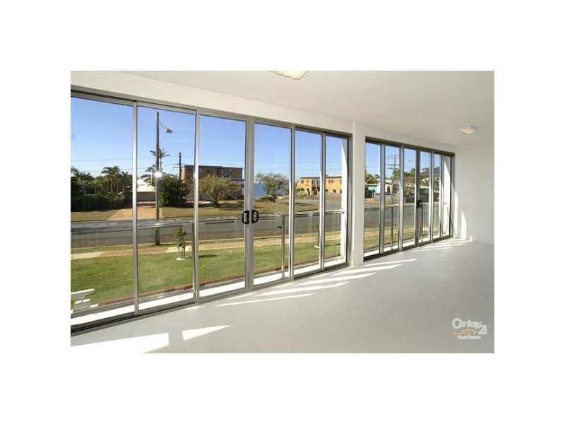 1/2 Queen Street, Scarborough QLD 4020