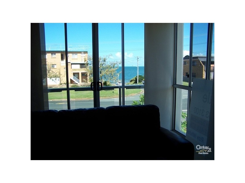 1/2 Queen Street, Scarborough QLD 4020