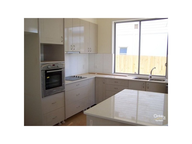 9 Alexander Street, Scarborough QLD 4020