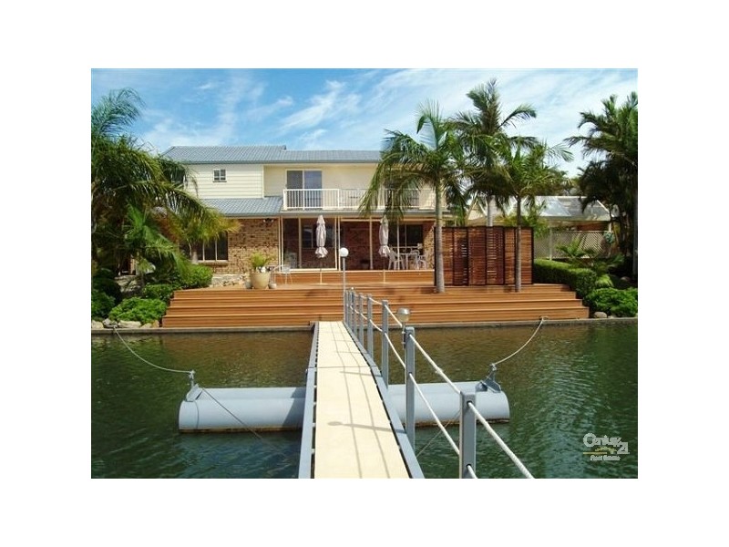 169 Griffith Road, Scarborough QLD 4020