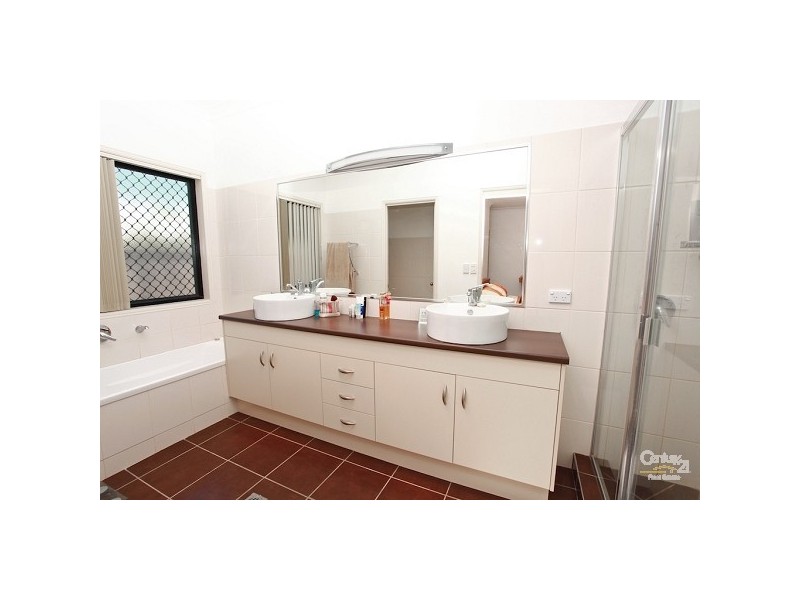 3 Skandia Court, Newport QLD 4020