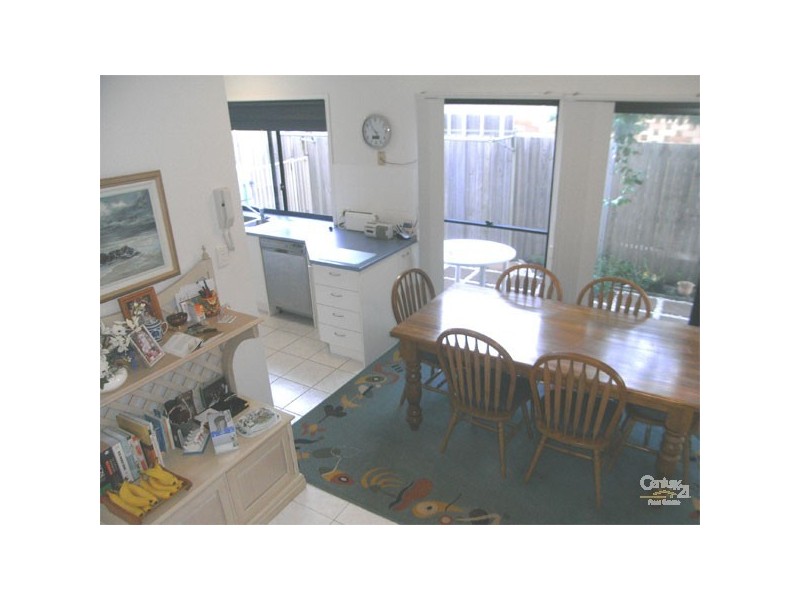 2/22 Dunns Terrace, Scarborough QLD 4020