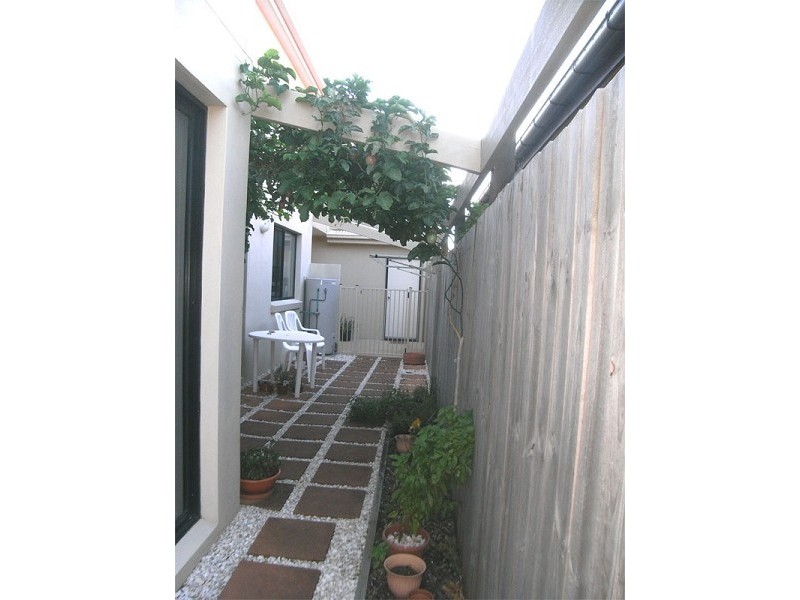 2/22 Dunns Terrace, Scarborough QLD 4020