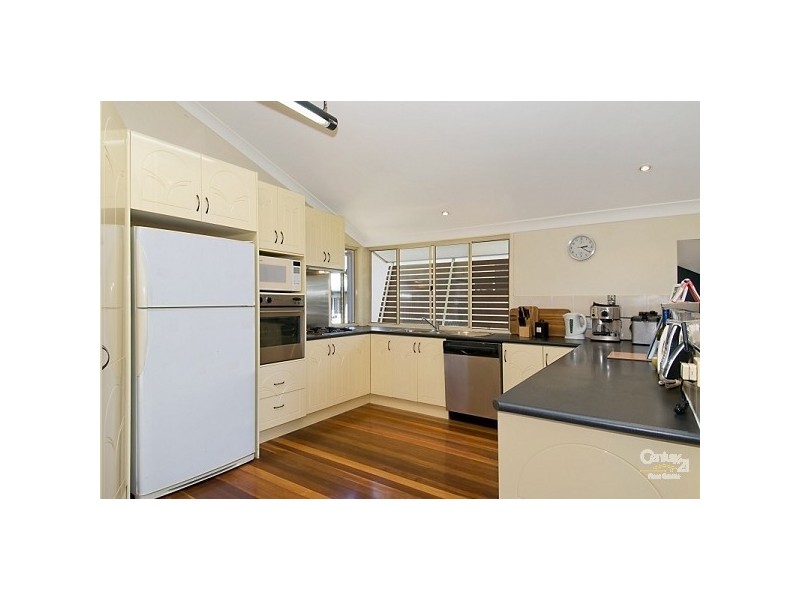 25 Thurecht Parade, Scarborough QLD 4020