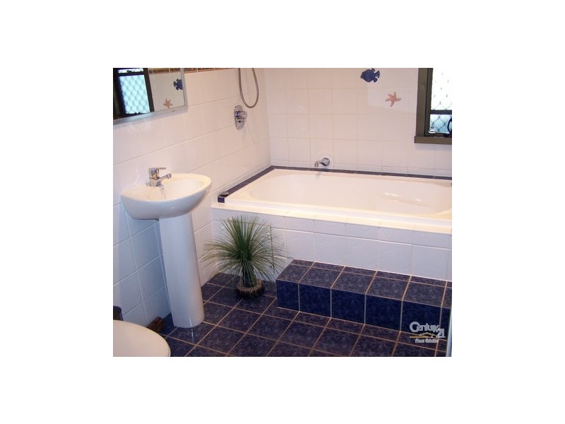 28 Oyster Point Esp, Scarborough QLD 4020