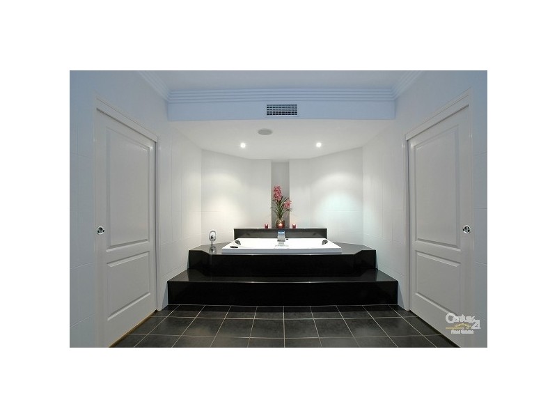 80 Oyster Point Esplanade Scarborough, Scarborough QLD 4020