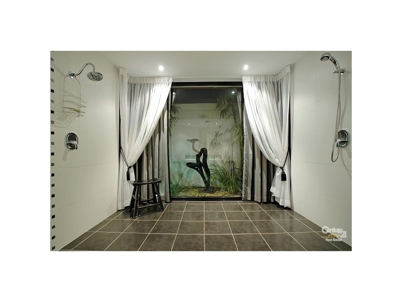 80 Oyster Point Esplanade Scarborough, Scarborough QLD 4020