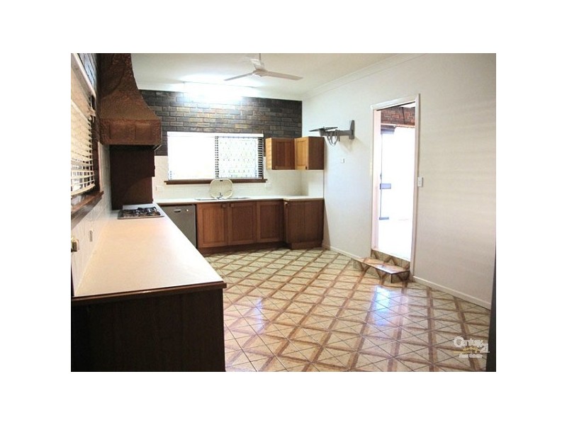 27 Shea Street, Scarborough QLD 4020