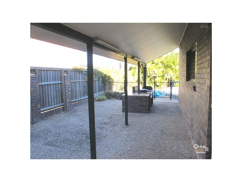 27 Shea Street, Scarborough QLD 4020