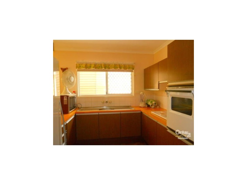 4 Yattee Street, Redcliffe QLD 4020