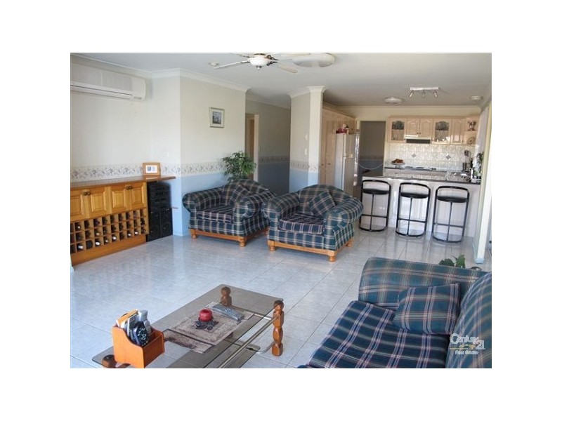 6 Eagle Court, Newport QLD 4020