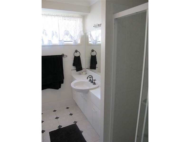 6 Eagle Court, Newport QLD 4020