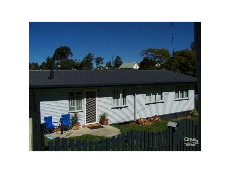 33 Row Street, Kilcoy QLD 4515