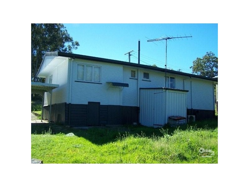 33 Row Street, Kilcoy QLD 4515