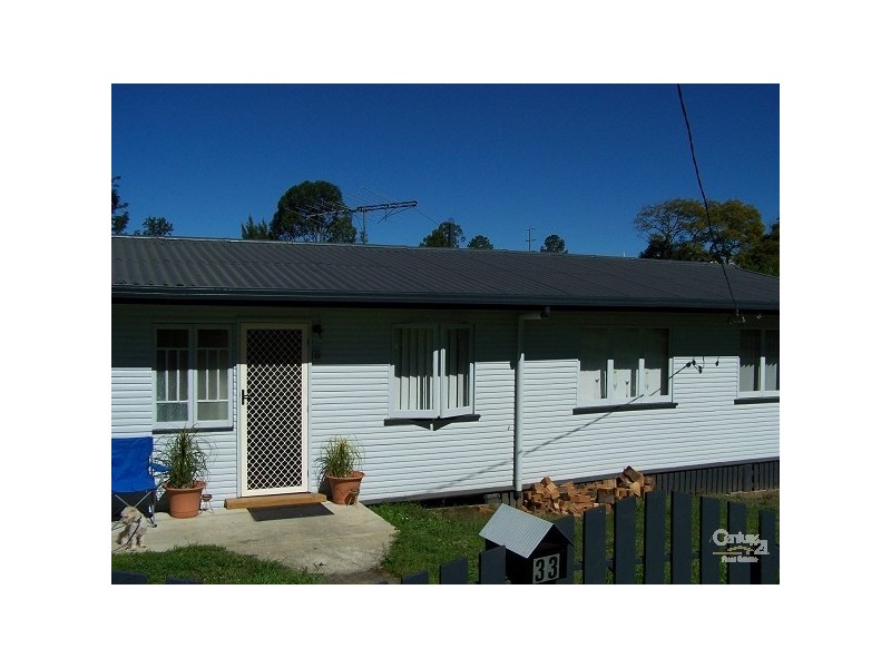 33 Row Street, Kilcoy QLD 4515