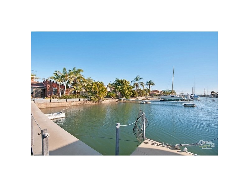 35 Courageous Court, Newport QLD 4020