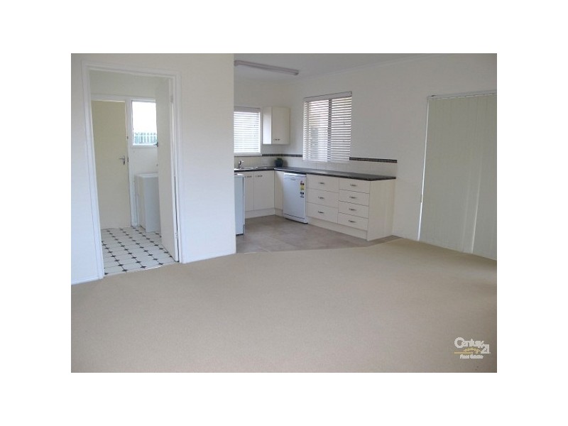 2/4 Longland Street, Redcliffe QLD 4020