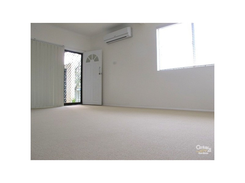 2/4 Longland Street, Redcliffe QLD 4020