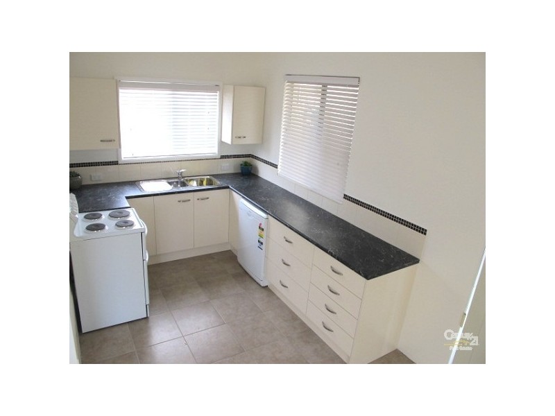 2/4 Longland Street, Redcliffe QLD 4020