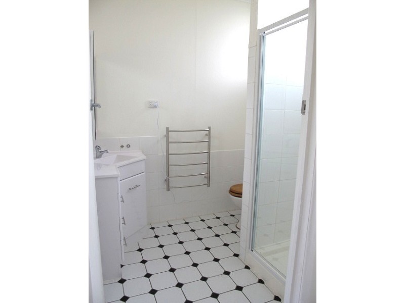 2/4 Longland Street, Redcliffe QLD 4020