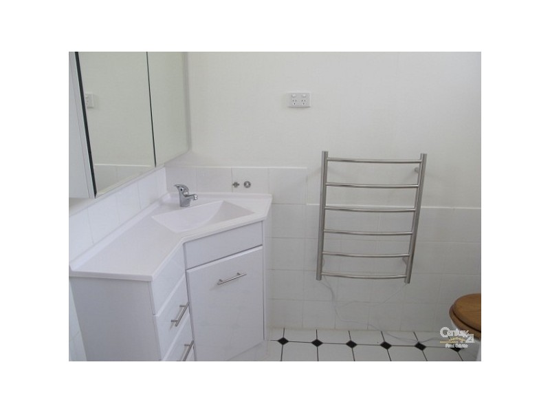 2/4 Longland Street, Redcliffe QLD 4020