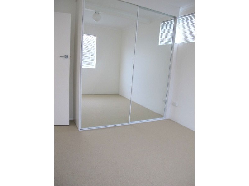 2/4 Longland Street, Redcliffe QLD 4020