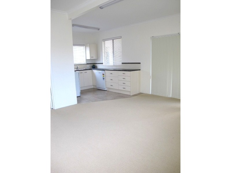 2/4 Longland Street, Redcliffe QLD 4020