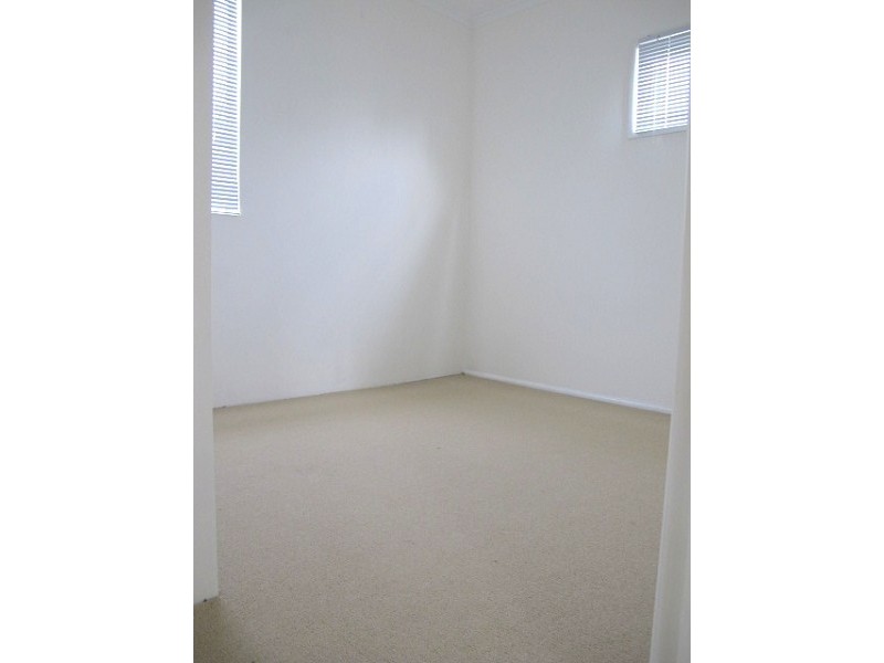 2/4 Longland Street, Redcliffe QLD 4020