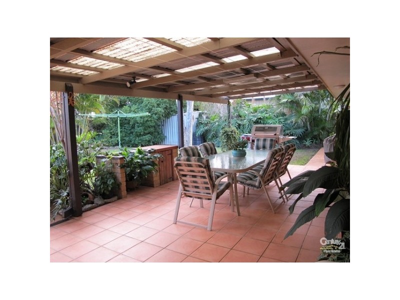 21 Beacon Crescent, Newport QLD 4020
