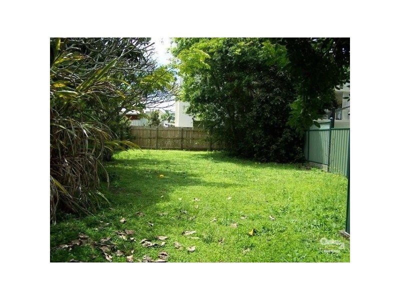 4 Caroline Street, Woody Point QLD 4019