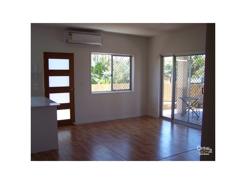 4/3 Landsborough Avenue, Scarborough QLD 4020