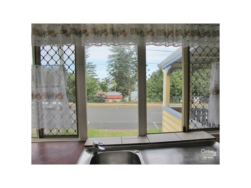 31 Marine Parade, Redcliffe QLD 4020