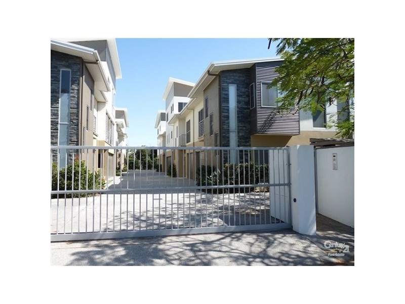 9/415 Scarborough Road, Scarborough QLD 4020