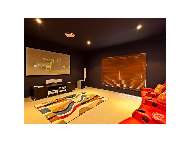 9 Aurora Place, Newport QLD 4020