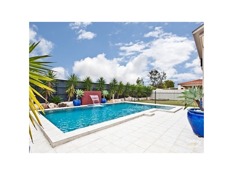 9 Aurora Place, Newport QLD 4020