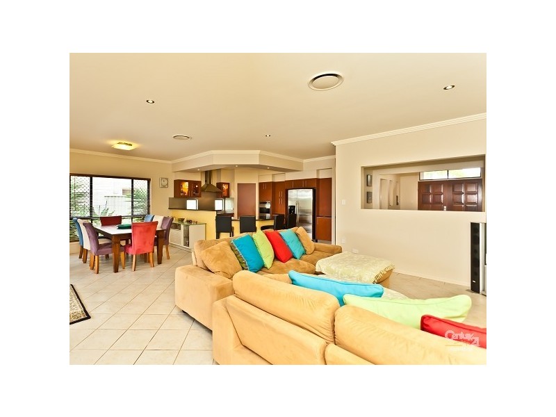 9 Aurora Place, Newport QLD 4020