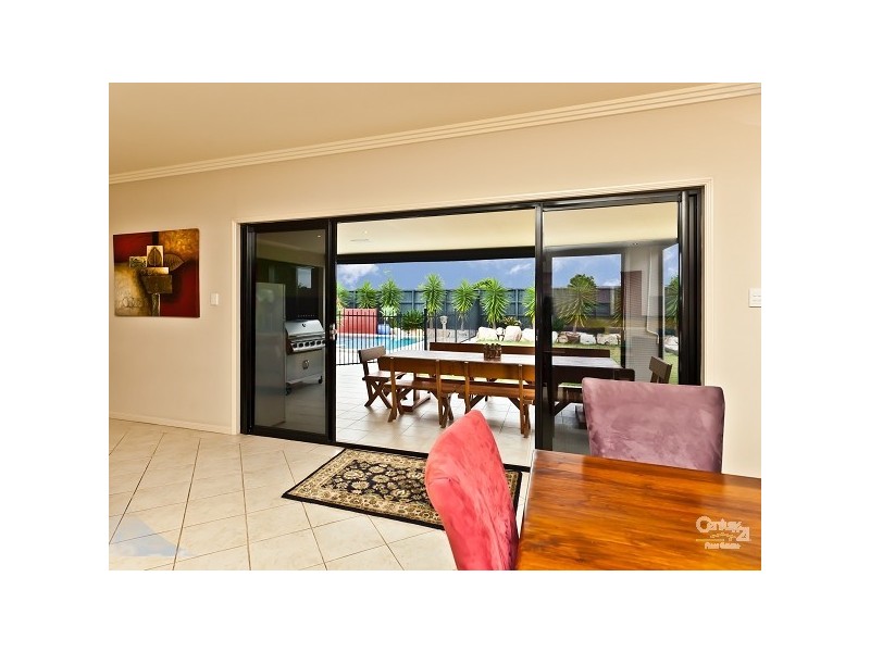 9 Aurora Place, Newport QLD 4020